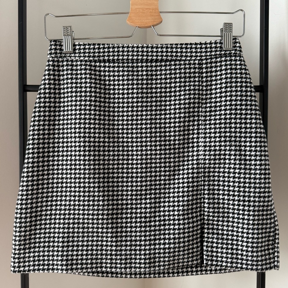 EUC Hollister Houndstooth High Rise Mini Skirt, size S